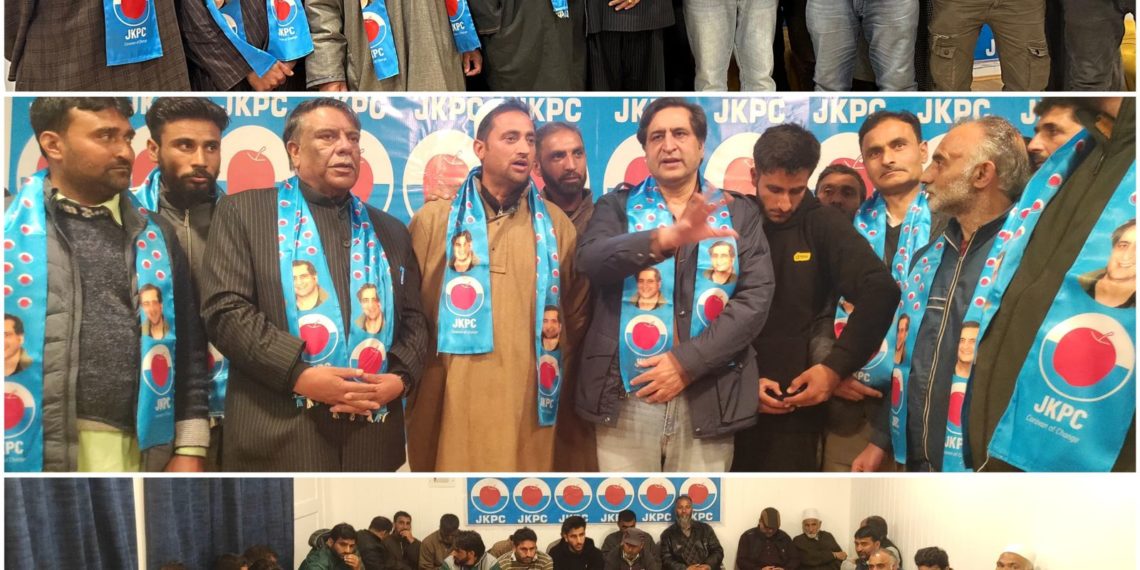 Sajad Lone welcomes hundreds of socio-political activists from Budgam & Beerwah into PC
