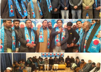 Sajad Lone welcomes hundreds of socio-political activists from Budgam & Beerwah into PC