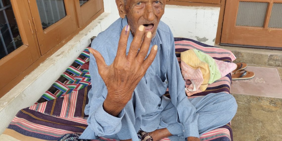 Lok Sabha Elections 2024  ECI walks extra mile to reach at doorstep of elderly, PwD voters