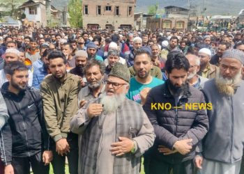 Srinagar Boat Tragedy: Pall of gloom in Batwara as thousands offer funeral for 5 deceased