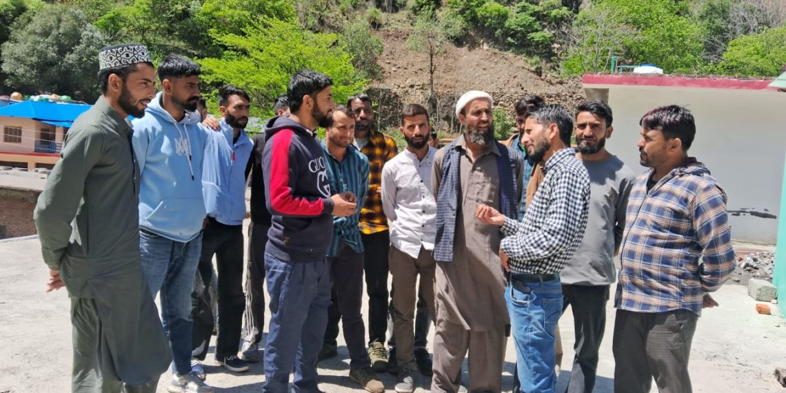 Seasonal Teachers held Press conference in Tehsil Mandi of Poonch district