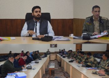 Lok Sabha Elections 2024  DEO Budgam reviews Law & Order, Transport & communication plans