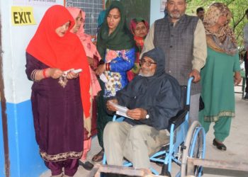 Lok Sabha Elections 2024  Udhampur’s elderly voters show dedication for upholding democracy