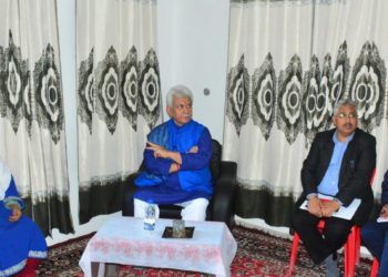 Lt Governor meets family members of the victims of Srinagar Boat Tragedy