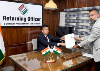 Lok Sabha Elections 2024  Two independents file nomination papers for 02-Srinagar Lok Sabha Seat
