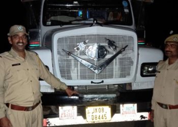 Forest team seizes truck loaded with illicit firewood in Kathua
