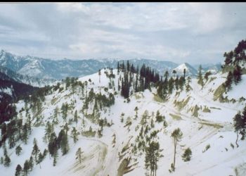 Heavy Snowfall Blocks Highway at Sadhana Top, Rains Disrupt Normal Life in Karnah