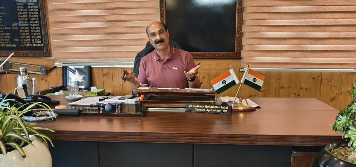 Dir Agri reviews Agriculture scenario in Kashmir amid prevailing weather conditions
