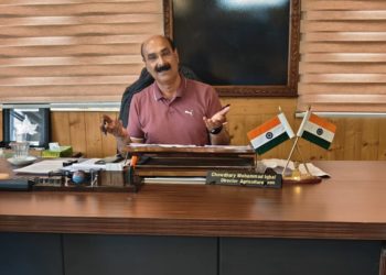 Dir Agri reviews Agriculture scenario in Kashmir amid prevailing weather conditions
