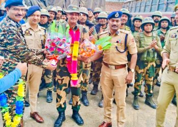 CAPF Coys Warmly Welcomed By District Police Anantnag For Phase 3rd Election Duties.