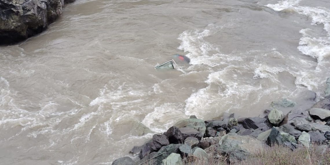 Vehicle carrying nine persons rolled down in Nallah in Sonamarg