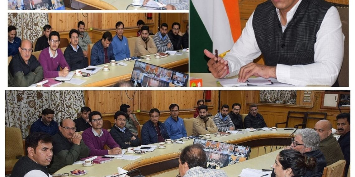 Div Com Kashmir assesses flood situation; directs round the clock functioning of Control Rooms in all districts