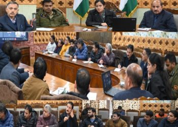 DC Kupwara reviews status of rescue & evacuation operation, restoration of essential services