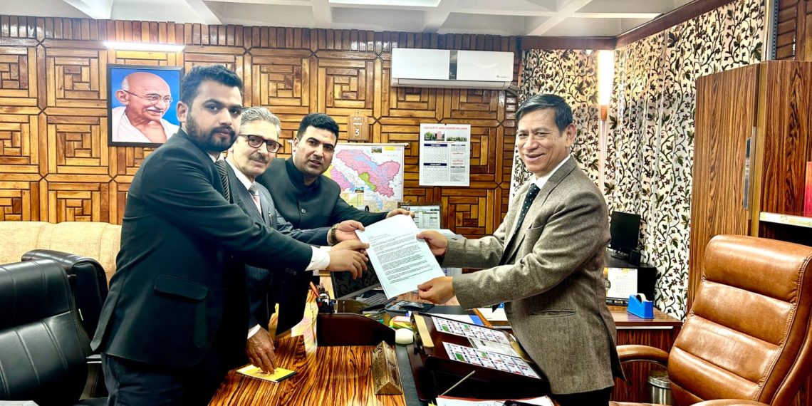 Kashmir Jurists met the Hon’ble Chief Justice of Jammu, & Kashmir & Ladakh Shri N.Kotiswar Singh at his office in High Court Srinagar Kashmir