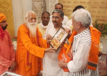Lt Governor Visits Ayodhya, Has Darshan at Lord Shri Ram Temple and Shri Hanuman Garhi