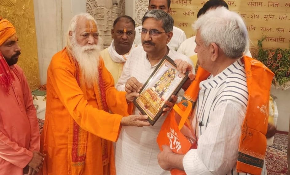 Lt Governor Visits Ayodhya, Has Darshan at Lord Shri Ram Temple and Shri Hanuman Garhi