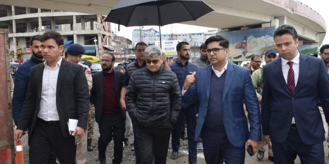 Dulloo tours Srinagar to assess progress of Smart City works
