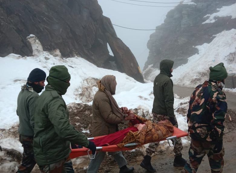 Indian Army’s Gugaldhar Battalion Executes Heroic Medical Evacuation in Kupwara Village Amidst Snowfall Havoc