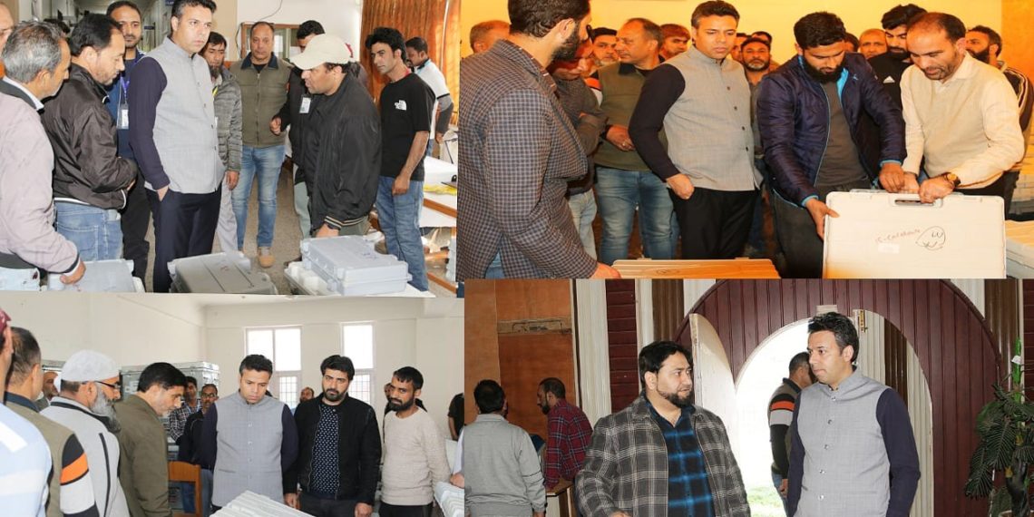 Lok Sabha Elections 2024   RO Srinagar PC inspects Strong Rooms, Collection/ Distribution centres