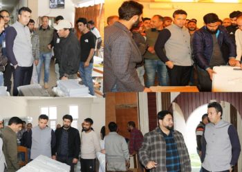 Lok Sabha Elections 2024   RO Srinagar PC inspects Strong Rooms, Collection/ Distribution centres