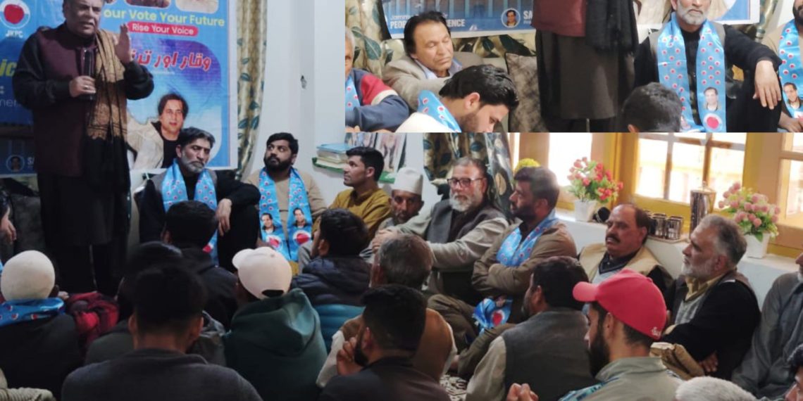 Mohammad Khurshid Alam chairs vital meeting in Kawoosa-Budgam