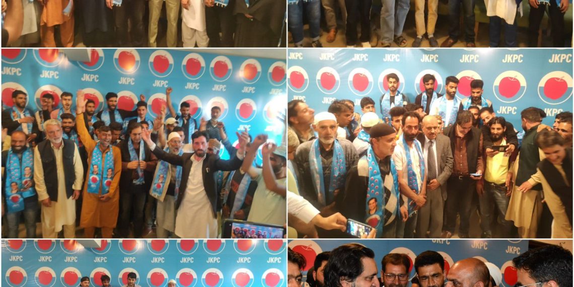 Thousands of prominent individuals from North Kashmir join PC