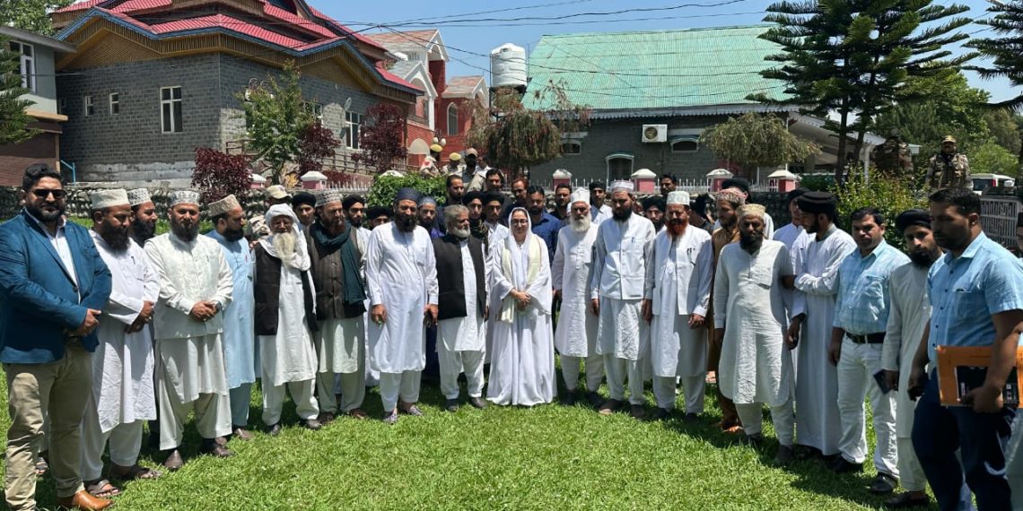 Dr Andrabi paid obeisance at Sufi Shrine of Sain Baba Miran Sahib & attended many events in the complex