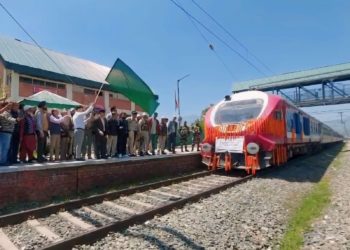 Lok Sabha Elections 2024: RO Baramulla PC flags-off SVEEP-Express train to promote Voter Awareness