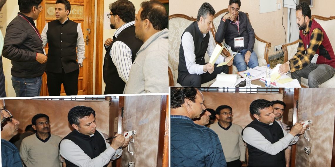 Lok Sabha Elections-2024  Post Polling: RO Srinagar PC seals EVMs at Strong Rooms in presence of General Observer & Political Party Representatives at SKICC- CENTAUR