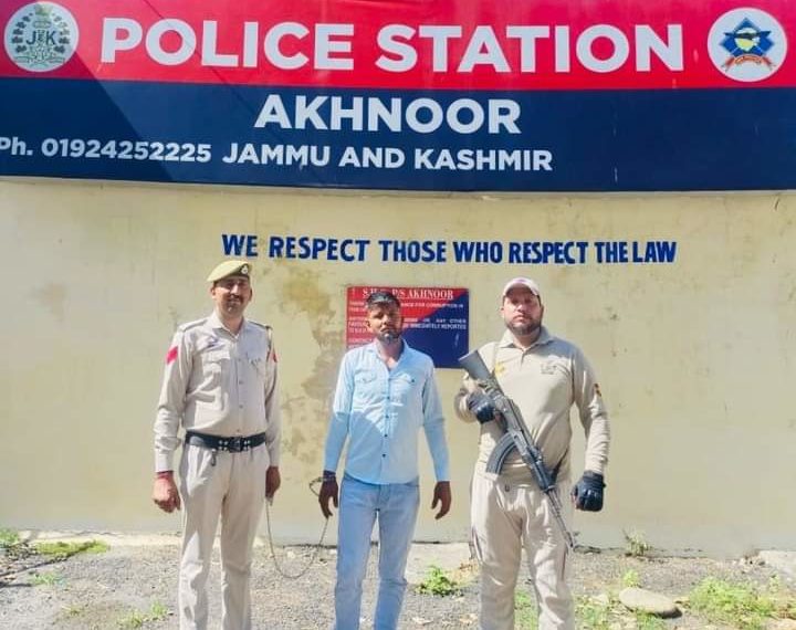 NOTORIOUS CRIMINAL & HABITUAL OFFENDER SLAPPED PSA BY J&K POLICE IN AKHNOOR,JAMMU