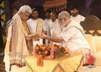 Lt Governor attends Shrimad Bhagavat Katha by Pujya Bhaishri Rameshbhai Oza Ji at Katra