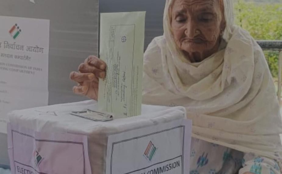 104 Years women Cast her vote In poonch