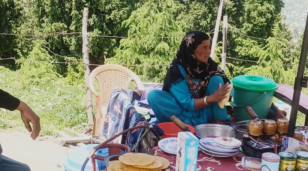 Owners of tea stalls at Doodhpathri asked to vacate within 10 days