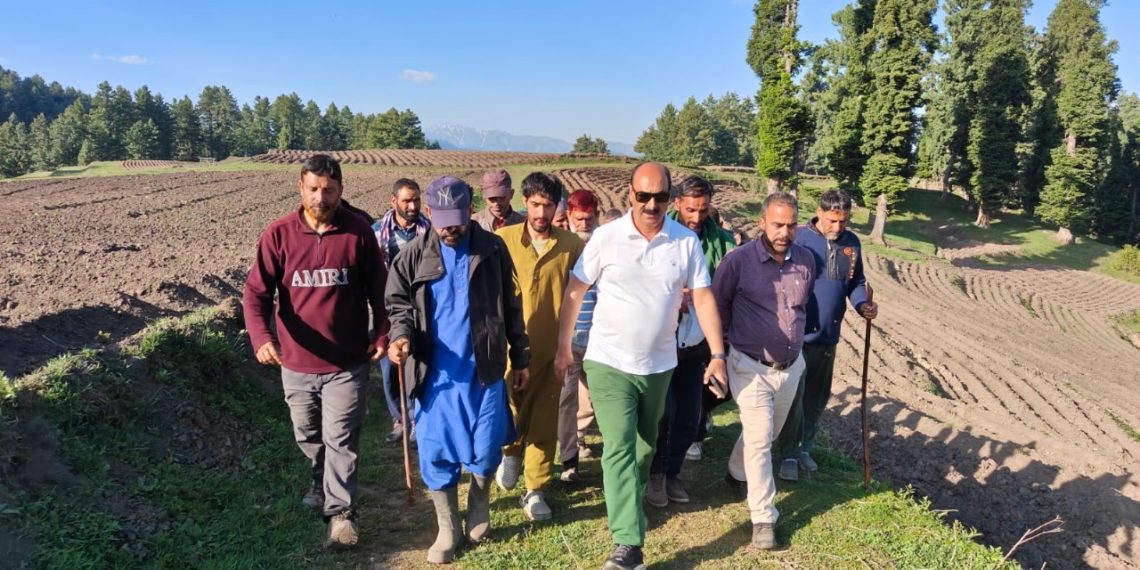 Director Agriculture visits Potato SMFs of Kalnag & Rampora and Floriculture Farm Sirhama Anantnag