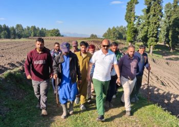 Director Agriculture visits Potato SMFs of Kalnag & Rampora and Floriculture Farm Sirhama Anantnag