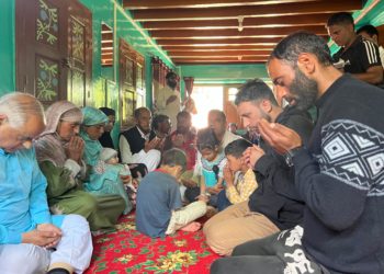 BJP General Secretary Ashok Koul Pays Tribute to Shaheed Aijaz Ahmad Sheikh in Heerpora Shopian