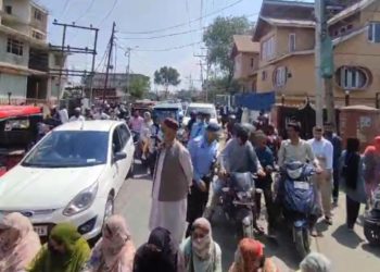Batamaloo residents protest against water scarcity