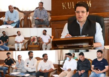 DC Kulgam chairs meeting of BSNL authorities Instructs concerned to ensure installation of towers at an earliest