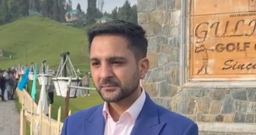 ڈویژنل کمشنر کشمیر کا دورہ گلمر گ  ہوٹل مالکان سے میٹنگ اور سیاحتی سہولیات کا لیا جائزہ