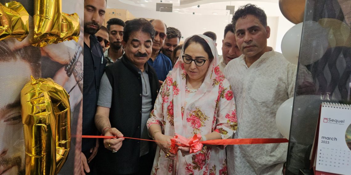 Dr Darakhshan inaugurates En-Vogue Business Unit in Srinagar