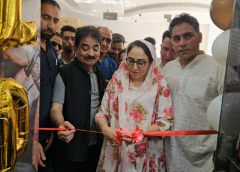 Dr Darakhshan inaugurates En-Vogue Business Unit in Srinagar