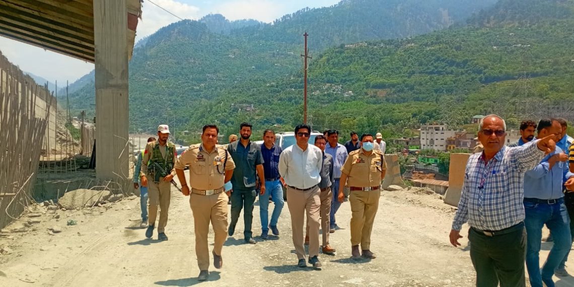 DC Ramban stresses on hindrance free NH-44 for SANJY-2024, work on Nashri – Banihal stretchtourist & fruit season Inspects, widening maintenance