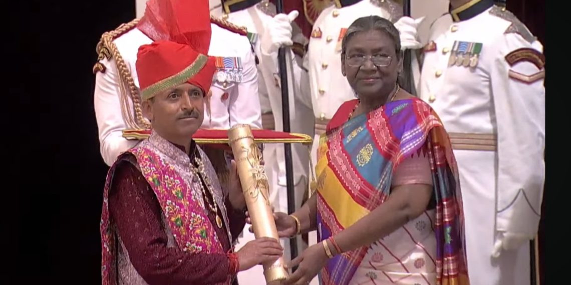 The President of India confers Padma Shri to Shri Romalo Ram of Jammu & Kashmir in the field of Art during the Civil Investiture Ceremony