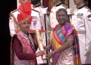 The President of India confers Padma Shri to Shri Romalo Ram of Jammu & Kashmir in the field of Art during the Civil Investiture Ceremony
