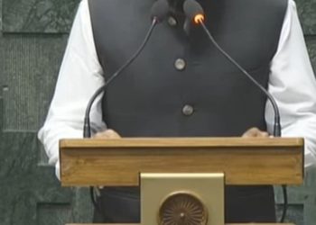 Srinagar Parliamentarian Takes Oath in Kashmiri