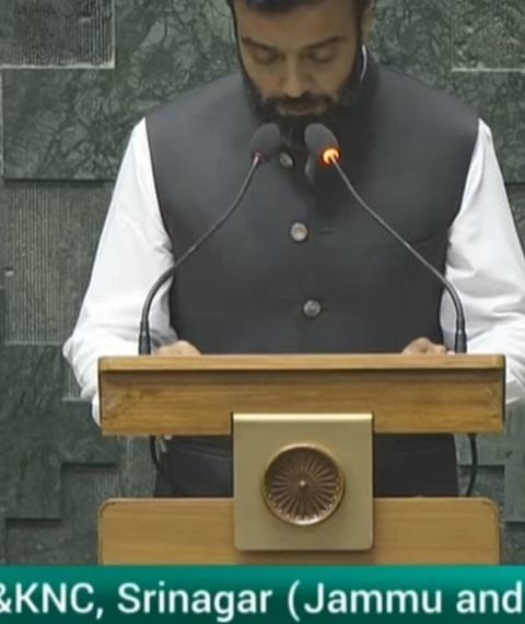 Srinagar Parliamentarian Takes Oath in Kashmiri