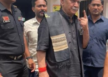 Lt Governor Manoj Sinha Urges High Voter Turnout After Casting Vote in Mohanpura Village