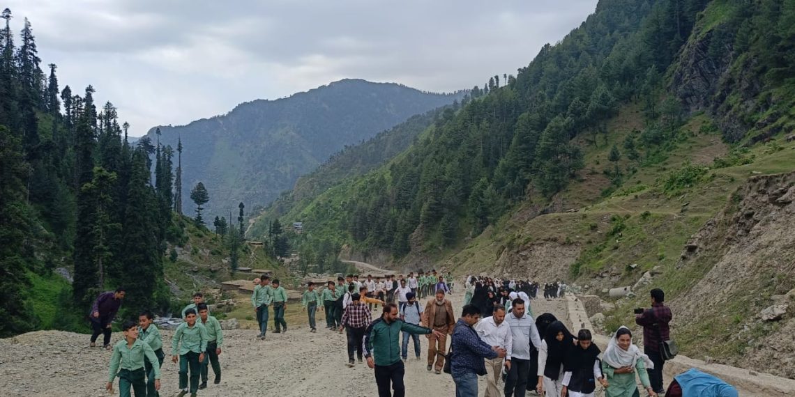 Model Higher Secondary School Sawjian Celebrates World Environment Day with Cleanliness Drive at Tourist Destinations