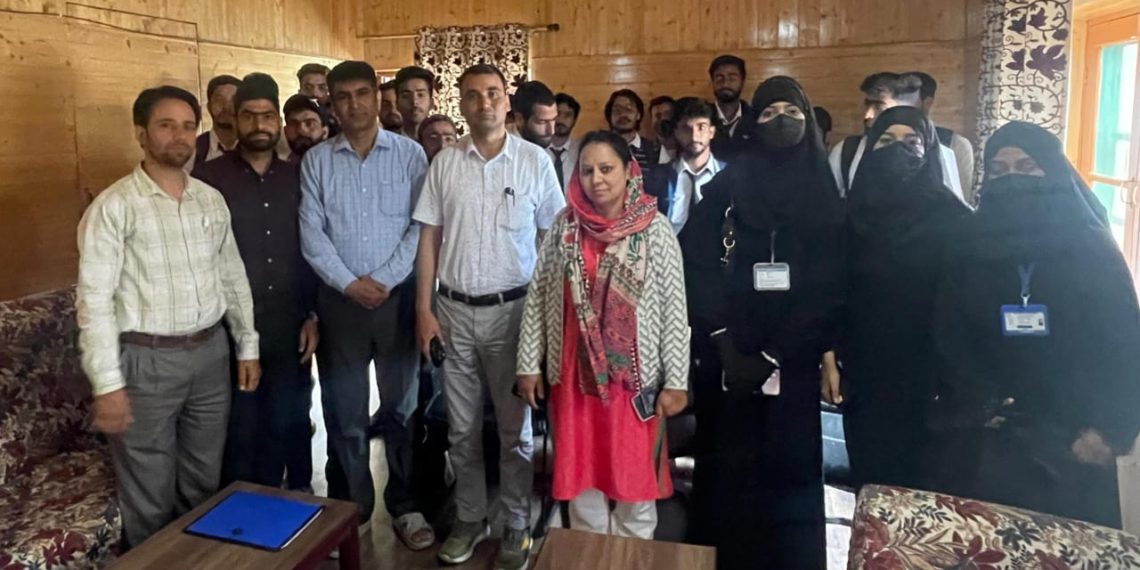 گورنمنٹ ڈگری کالج ماگام کے شعبہ کامرس اور منیمنٹ سٹیڈیز نے طلباء کے لیے صنعتی دورے کا کیا اہتمام