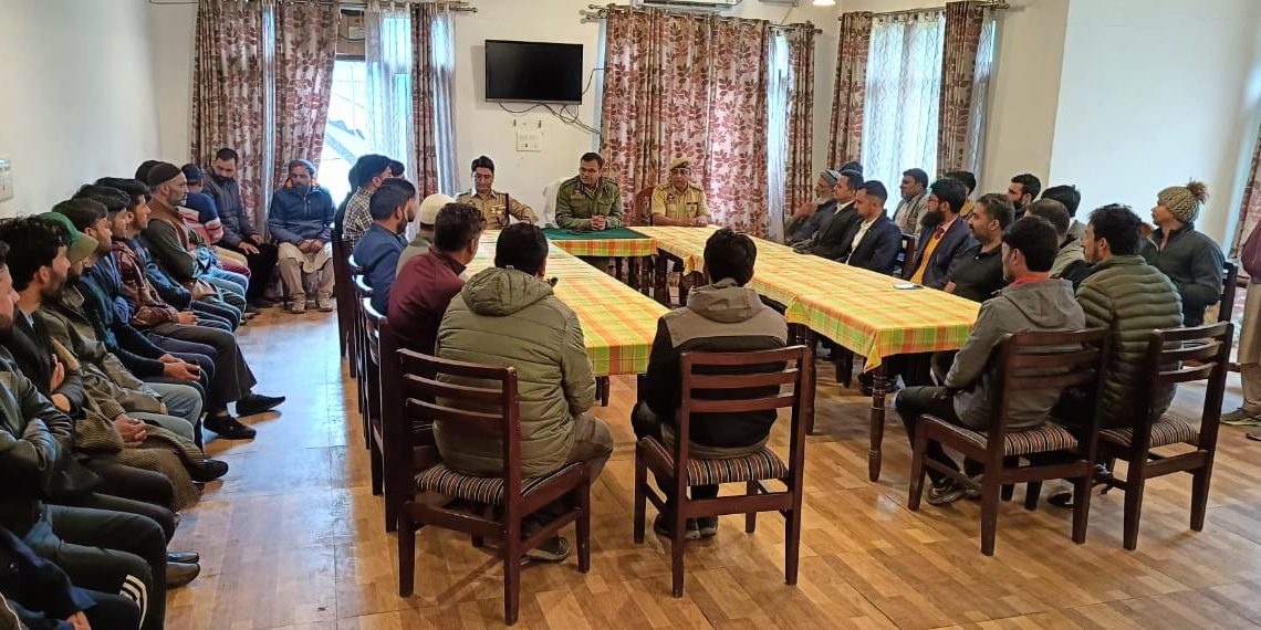 SSP Ganderbal chairs meeting with various stakeholders in Sonamarg
